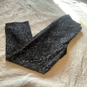 Issac Mizrahi Live 24/7 stretch size 16 reptile print grey/white/blk pants.